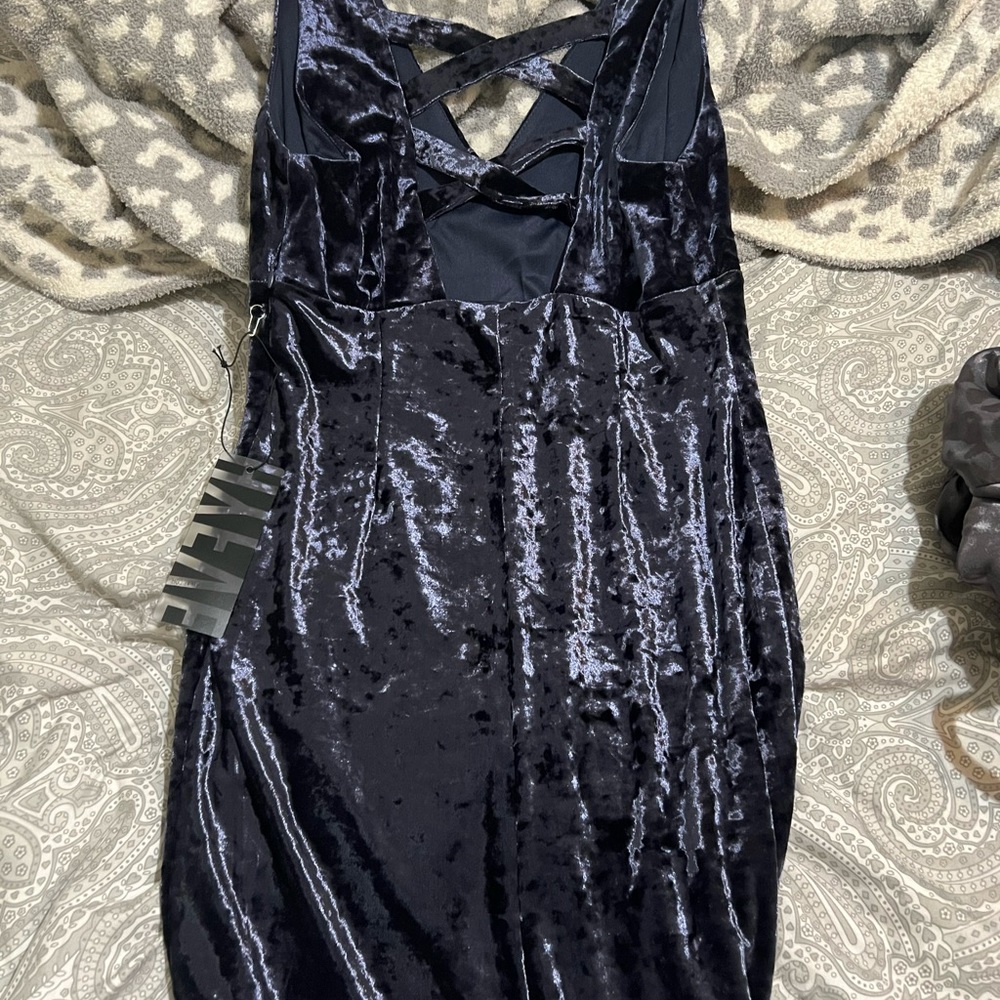 Never worn. Blue/purple color.